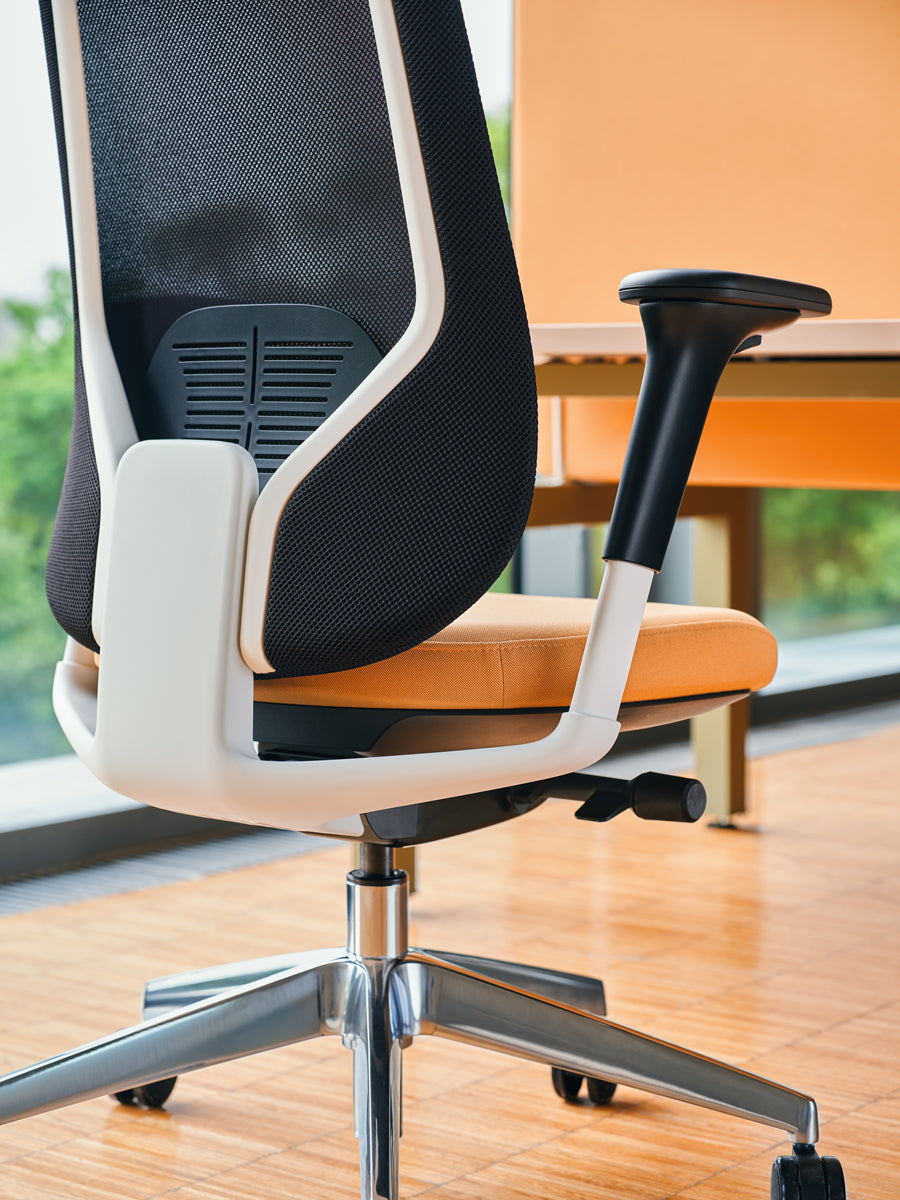 Iris IRS01 - Bürostuhl in  präsentiert im Onlineshop von KAQTU Design AG. Bürostuhl ist von Mdd