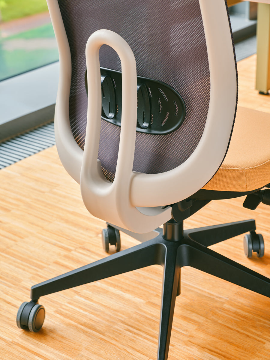 Ollie OLL01 - Bürostuhl in  präsentiert im Onlineshop von KAQTU Design AG. Bürostuhl ist von Mdd