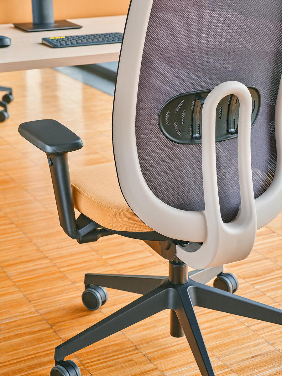 Ollie OLL01 - Bürostuhl in  präsentiert im Onlineshop von KAQTU Design AG. Bürostuhl ist von Mdd