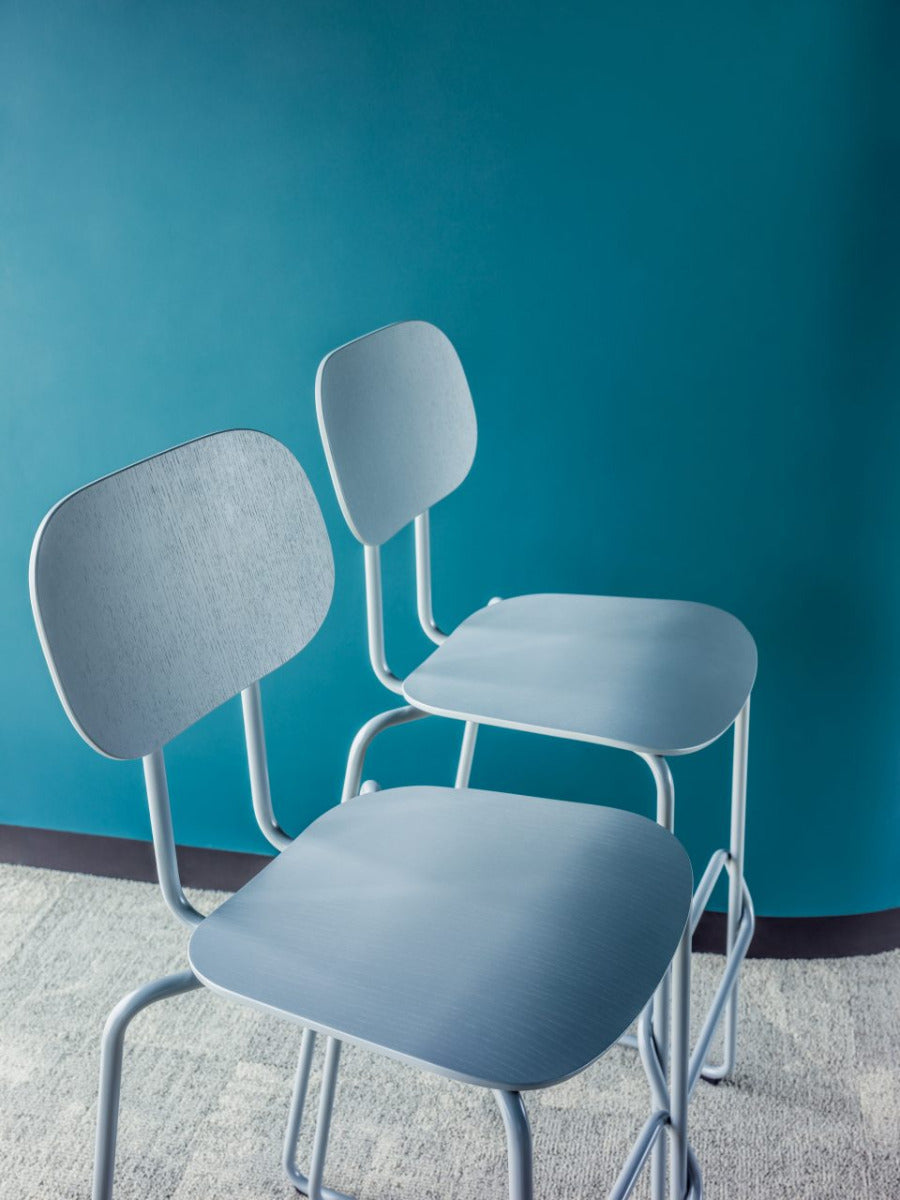 New School N1N05H - Barhocker aus Sperrholz in Blau präsentiert im Onlineshop von KAQTU Design AG. Barhocker ist von Mdd