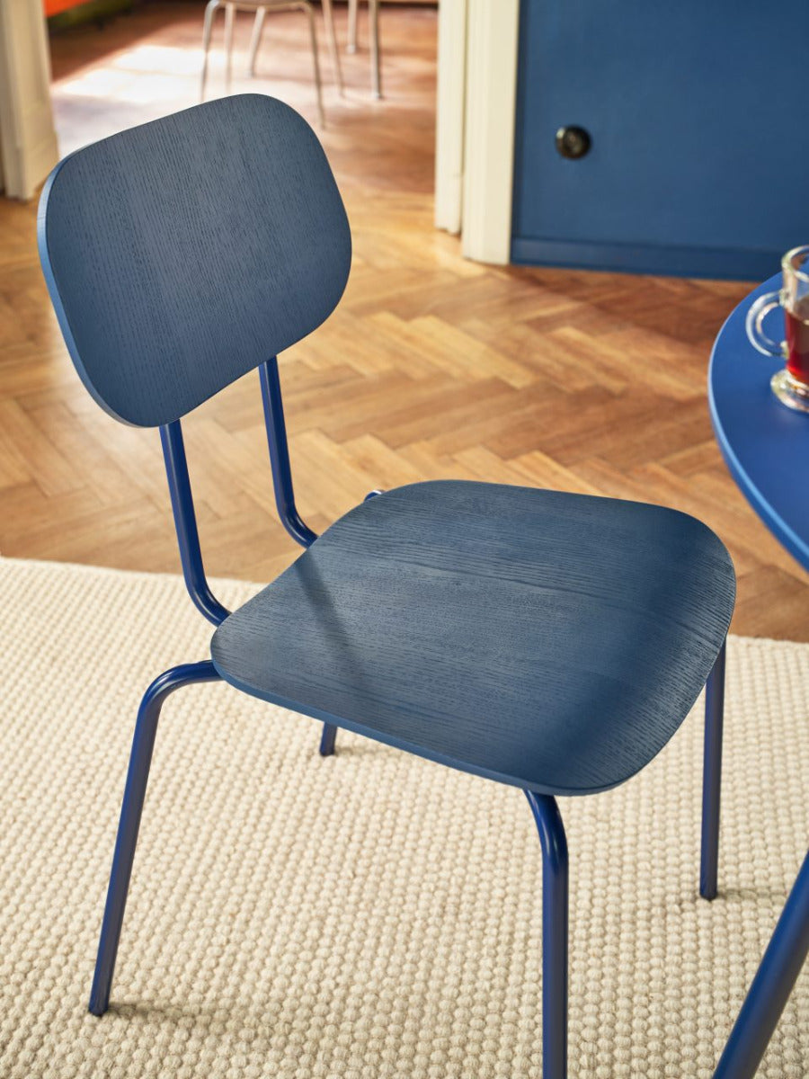 New School N1N01 - Stuhl aus Sperrholz mit 4-Bein-Gestell in  präsentiert im Onlineshop von KAQTU Design AG. Stuhl ist von Mdd