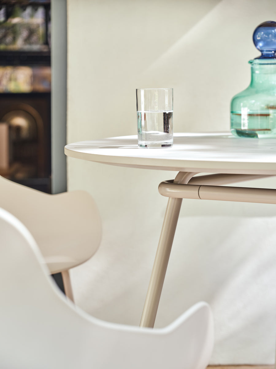 New School NS100 - Kaffeetisch in Grün präsentiert im Onlineshop von KAQTU Design AG. Esstisch ist von Mdd