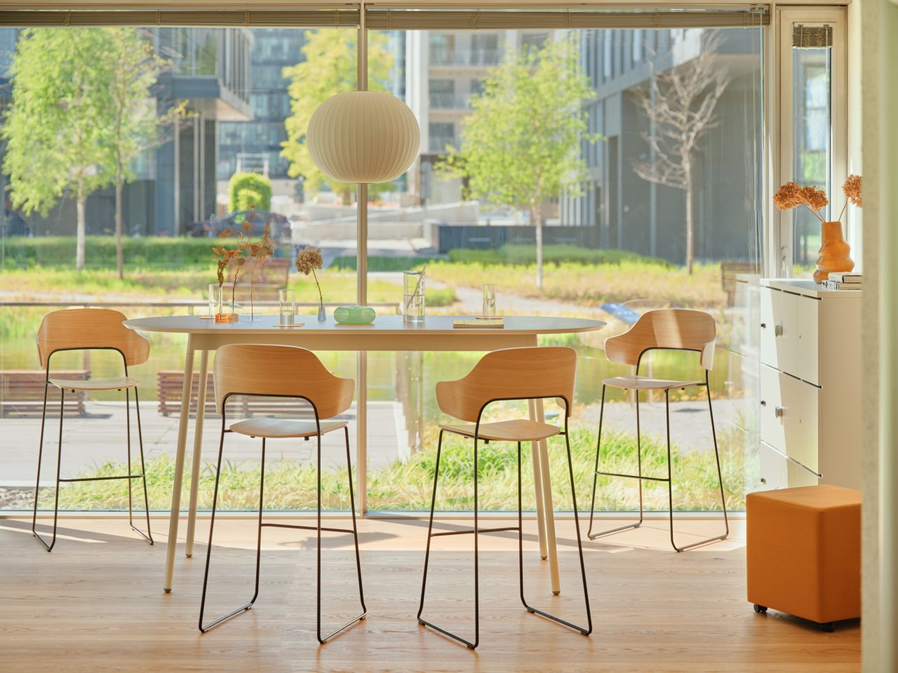 Unit UN14H - Hochtisch in FENIX Schwarz Matt präsentiert im Onlineshop von KAQTU Design AG. Hochtisch ist von Mdd